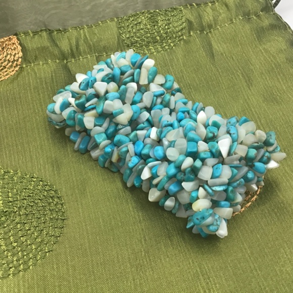 Turquoise chips and gray Mather of pearls tumbled Stones Stretch Bracelet - Picture 4 of 5